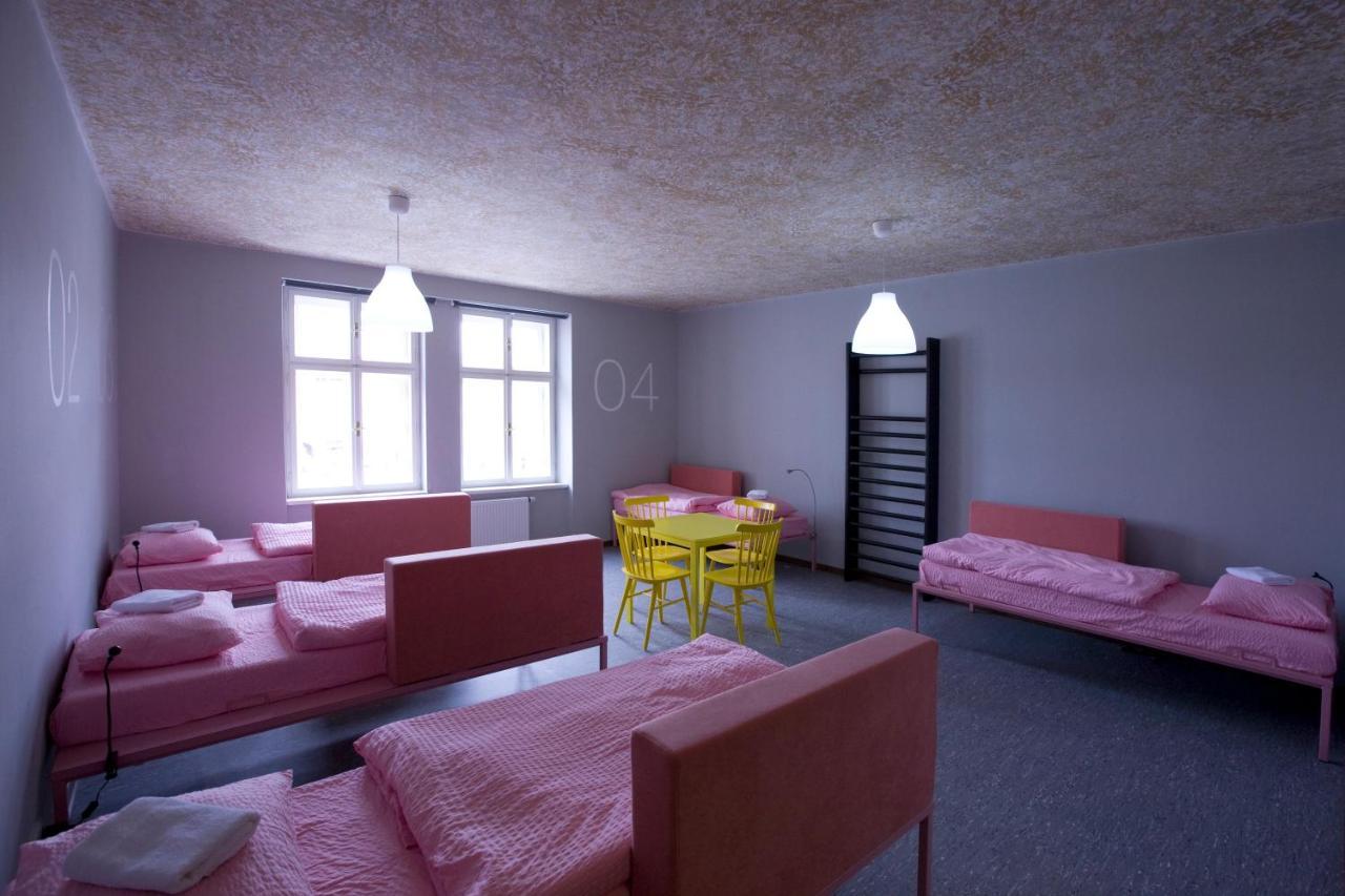 Hostel U Zlateho Kohouta Kroměříž Exteriör bild